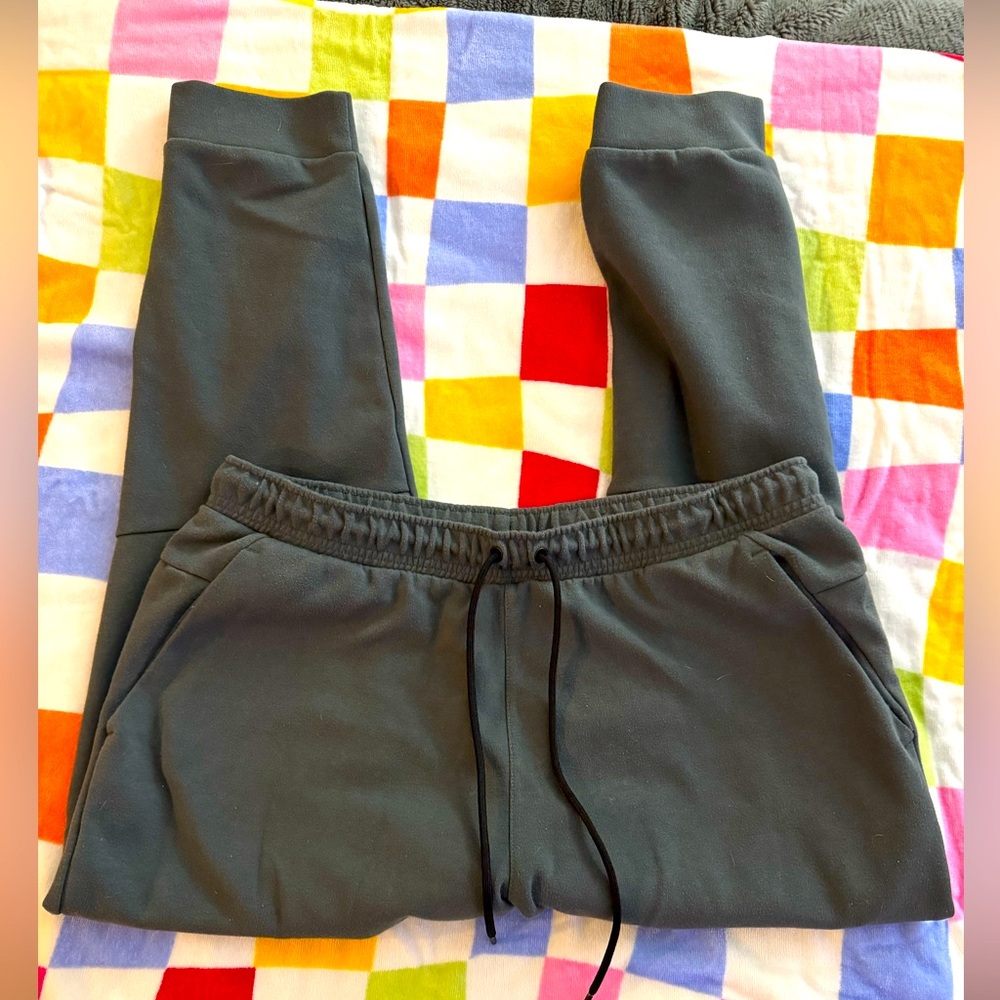 EVERYDAY JOGGERS. MENS SIZE XL SWEATPANTS LOUNGE PANTS DARK GRAY ELASTIC WAIST